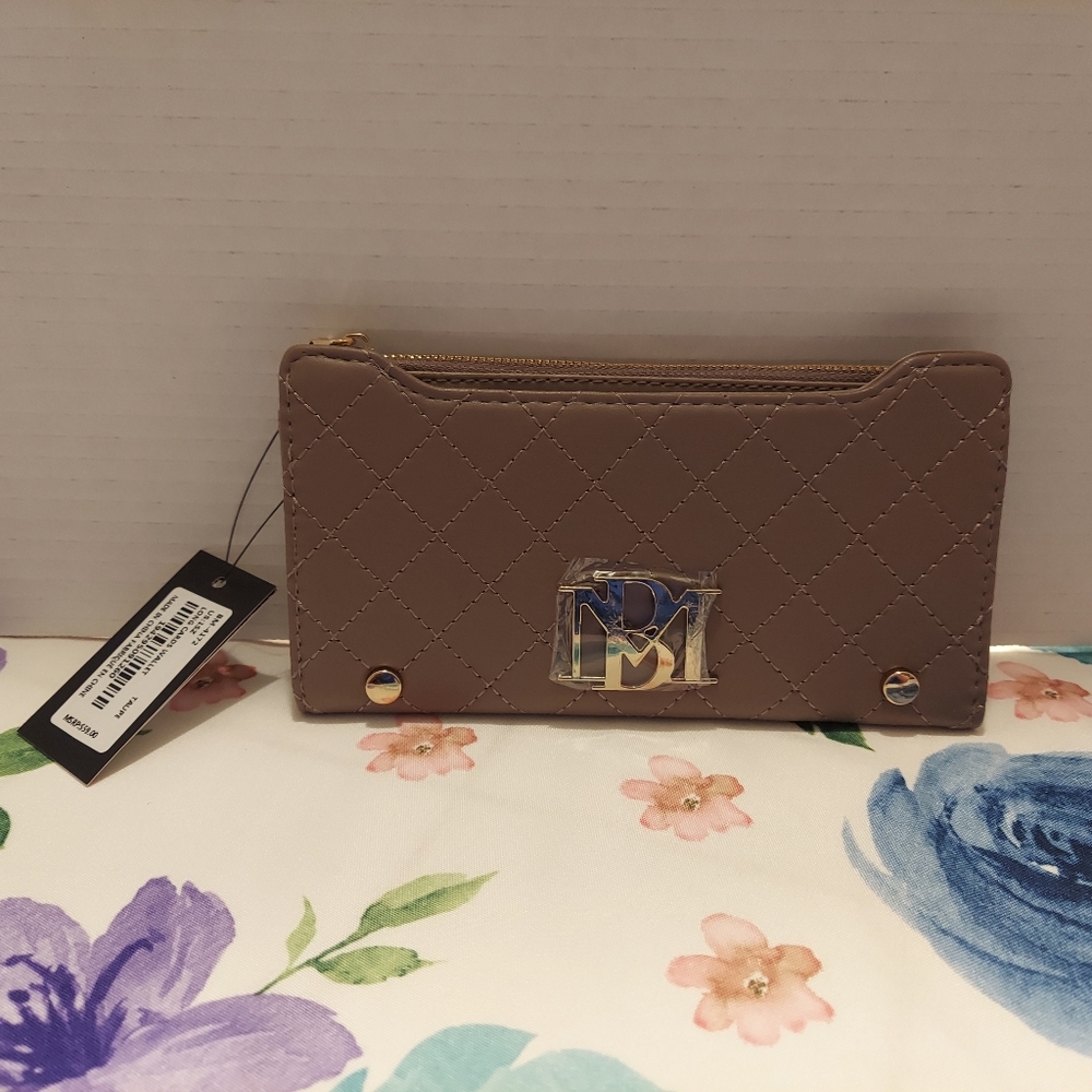 Nwt Badgley Mischka taupe wallet